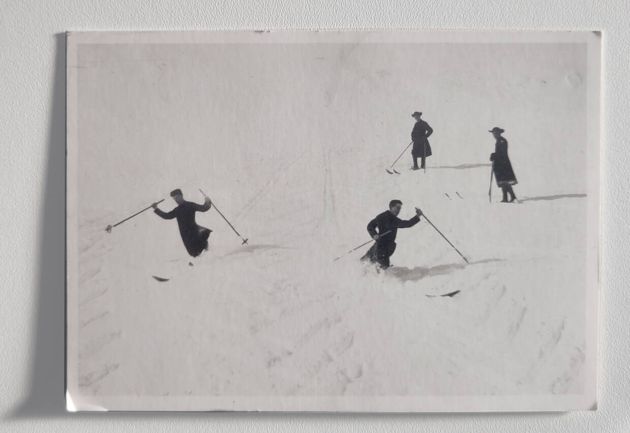 skifahren_zg.jpg Ansichtskarte: Quand les chanoines du Grand-Saint-Bernard découvraient les joies du skiMédiathèque Valais - Martigny