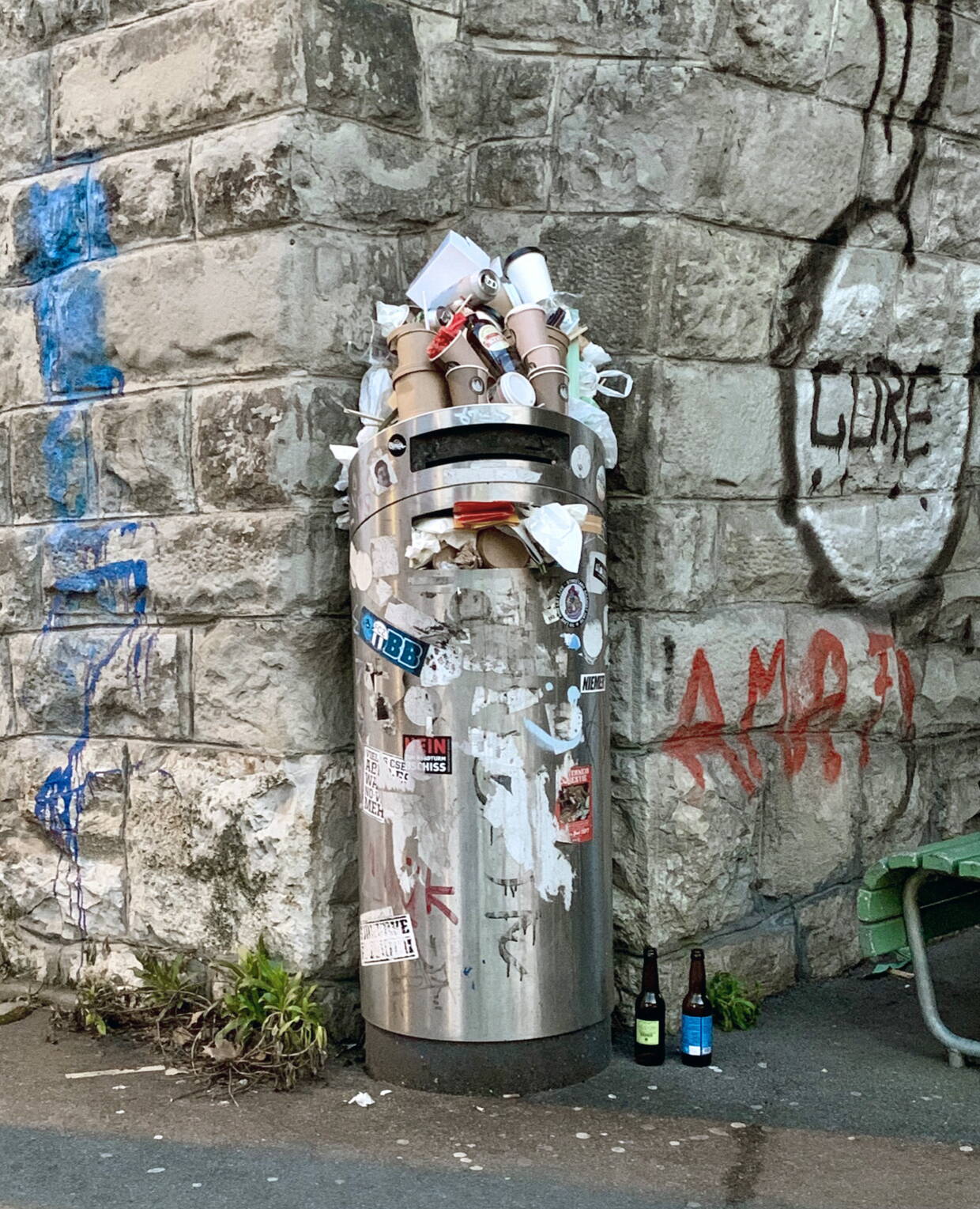 abfalleimer_uberfullt_filter.jpg abfalleimer_uberfullt_filter.jpg